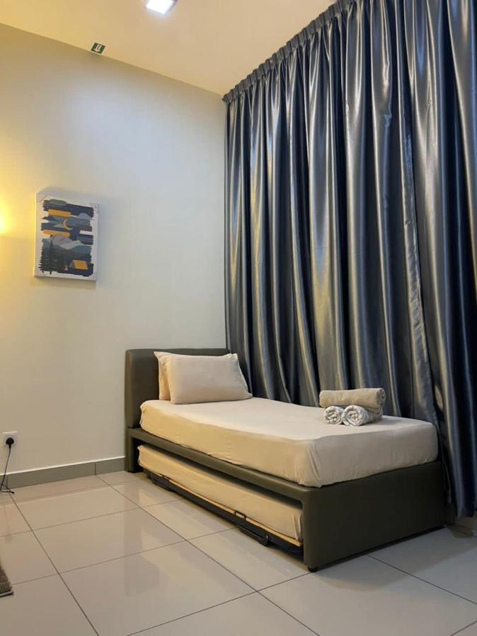 Ioi Conezion Iman'S Home With Pool View Unit Putrajaya Buitenkant foto