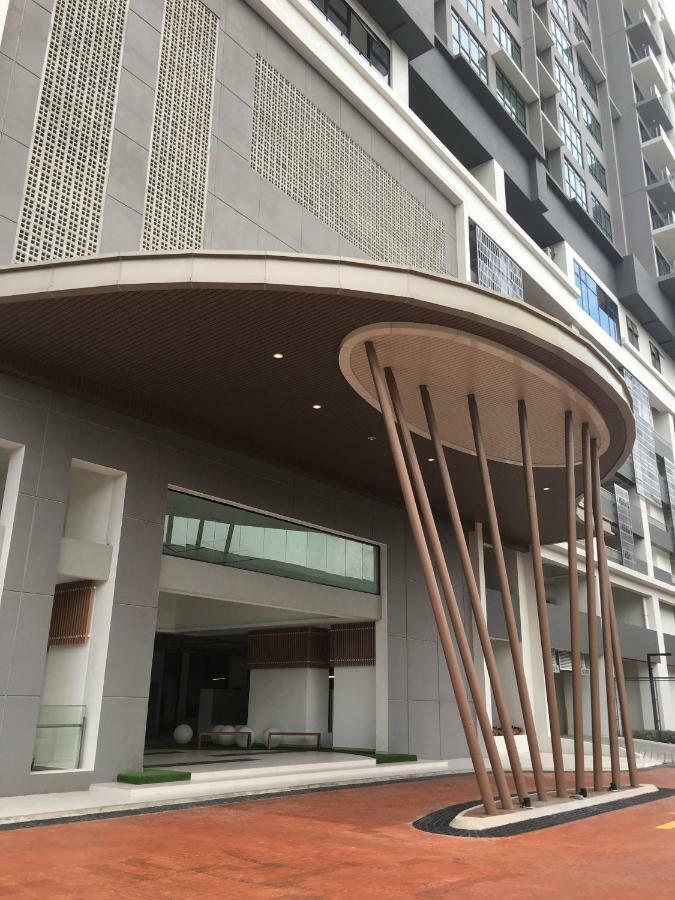 Ioi Conezion Iman'S Home With Pool View Unit Putrajaya Buitenkant foto