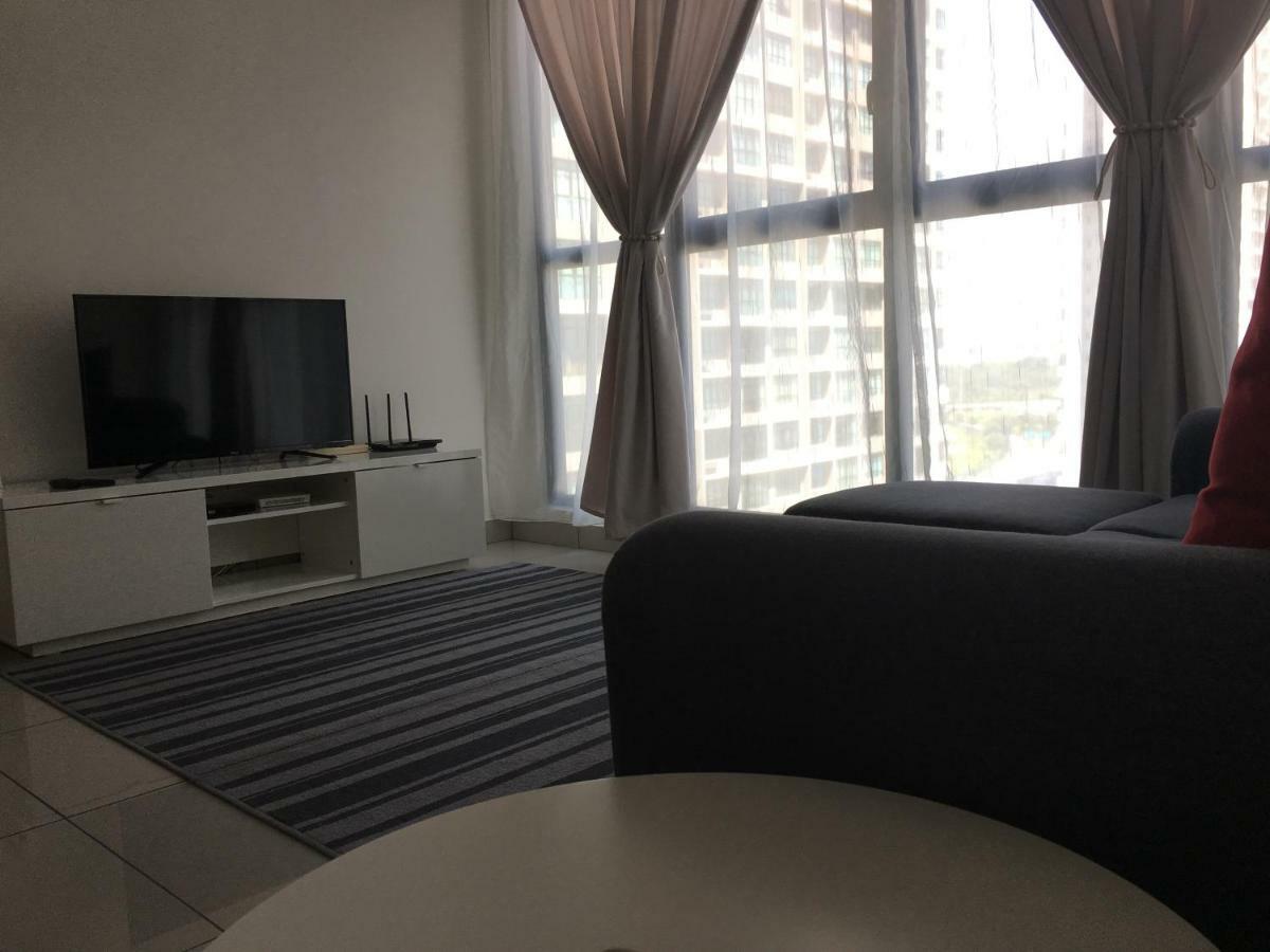 Ioi Conezion Iman'S Home With Pool View Unit Putrajaya Buitenkant foto