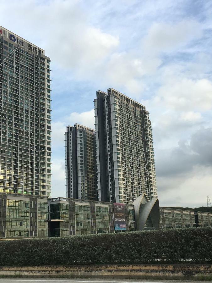Ioi Conezion Iman'S Home With Pool View Unit Putrajaya Buitenkant foto