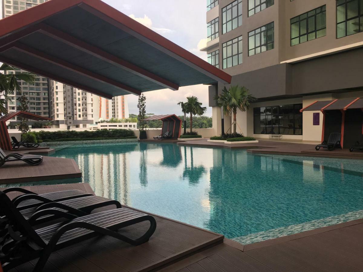 Ioi Conezion Iman'S Home With Pool View Unit Putrajaya Buitenkant foto
