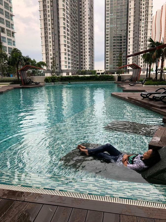 Ioi Conezion Iman'S Home With Pool View Unit Putrajaya Buitenkant foto