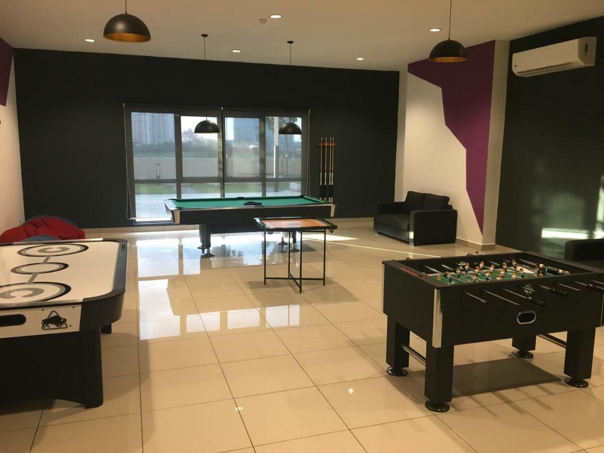 Ioi Conezion Iman'S Home With Pool View Unit Putrajaya Buitenkant foto