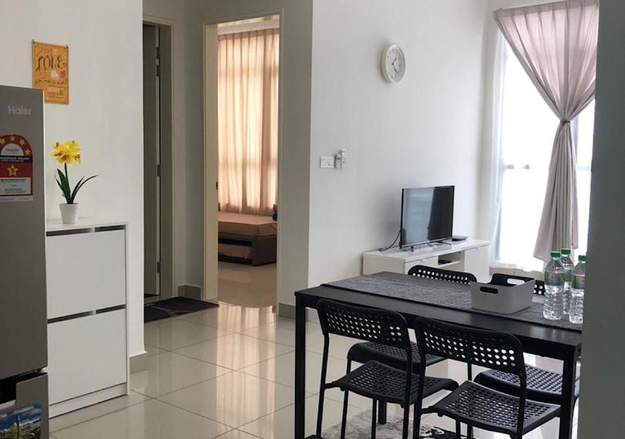 Ioi Conezion Iman'S Home With Pool View Unit Putrajaya Buitenkant foto